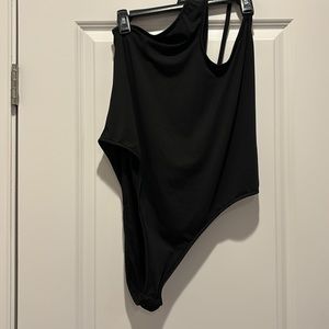 SHEIN Plus One Shoulder Cut Out Bodysuit